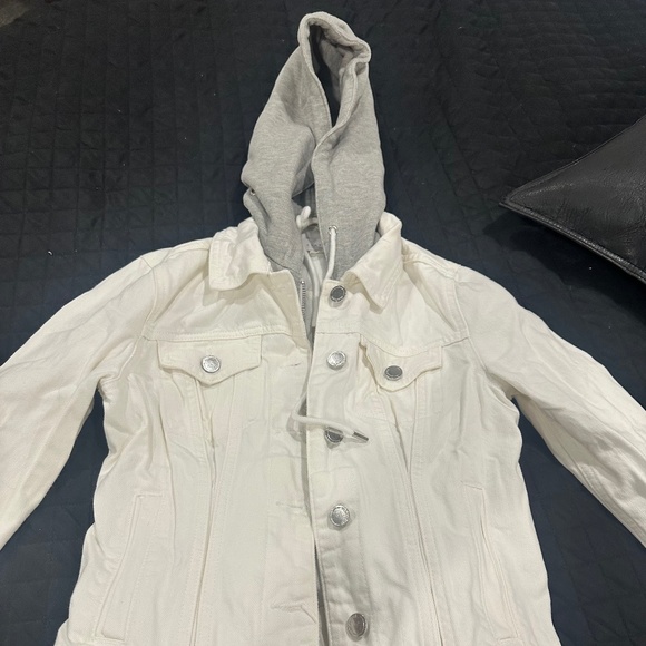BLANK NYC XS White denim jacket with snap-in grey hoodie. Excellent condition. - Picture 5 of 6